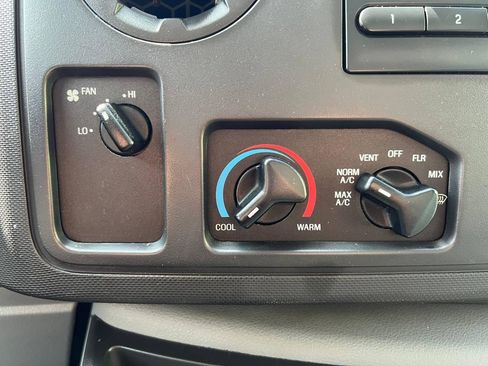 Used 2010 Ford E-350 and Econoline 350 Super Duty RWD image 14