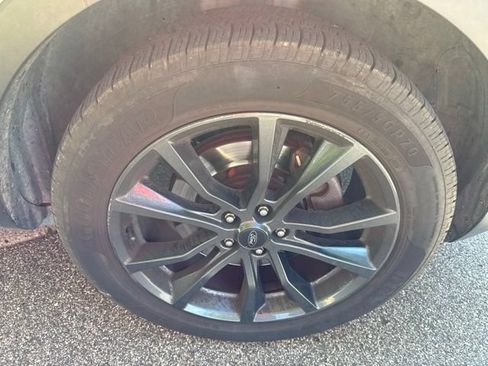 Used 2019 Ford Explorer XLT w/ Equipment Group 202A AWD/4WD image 9