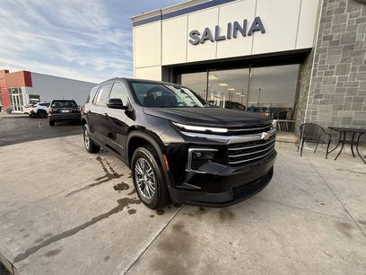 Used 2025 Chevrolet Traverse LT