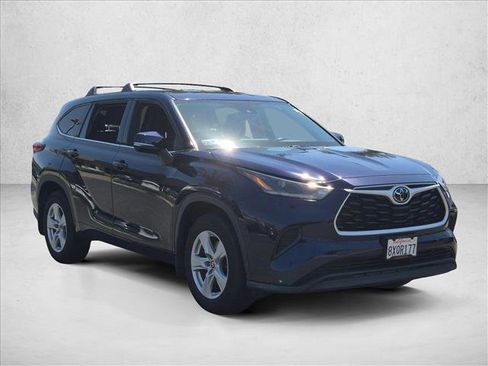 Used 2021 Toyota Highlander L FWD image 3
