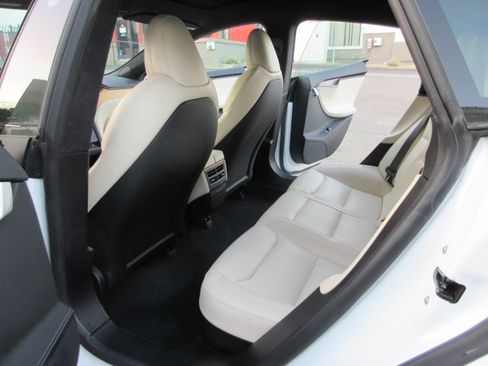 Used 2020 Tesla Model S Long Range Plus image 37