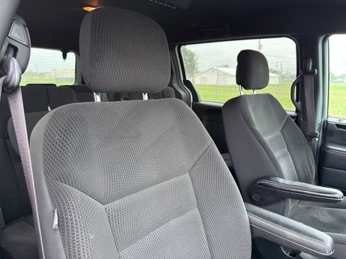 Used 2017 Dodge Grand Caravan SE FWD image 34