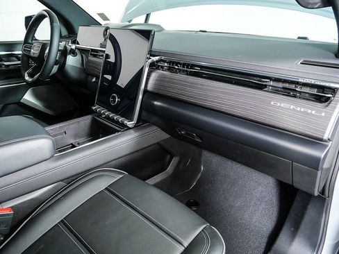 Used 2024 GMC Sierra EV Denali image 22