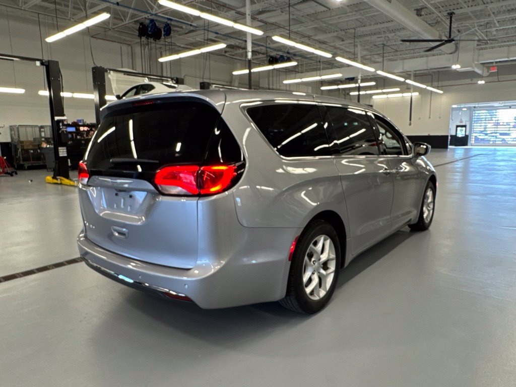 Used 2018 Chrysler Pacifica Touring Plus w/ Tire & Wheel Group FWD image 6