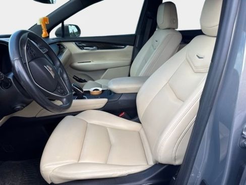 Used 2017 Cadillac XT5 FWD image 6