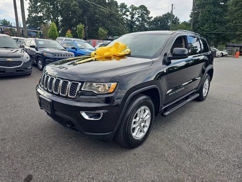 Used 2019 Jeep Grand Cherokee Laredo AWD/4WD image 2
