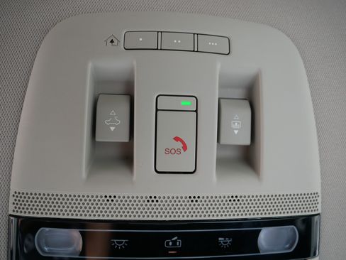 Certified 2023 Nissan Ariya AWD image 33