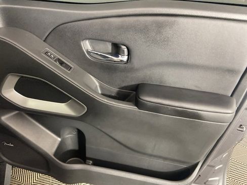 Used 2025 Nissan Frontier SL image 17