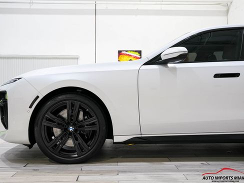 Used 2023 BMW 760i xDrive image 13