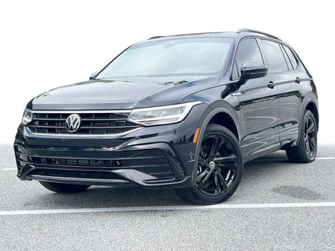 Certified 2024 Volkswagen Tiguan SE R-Line image 1