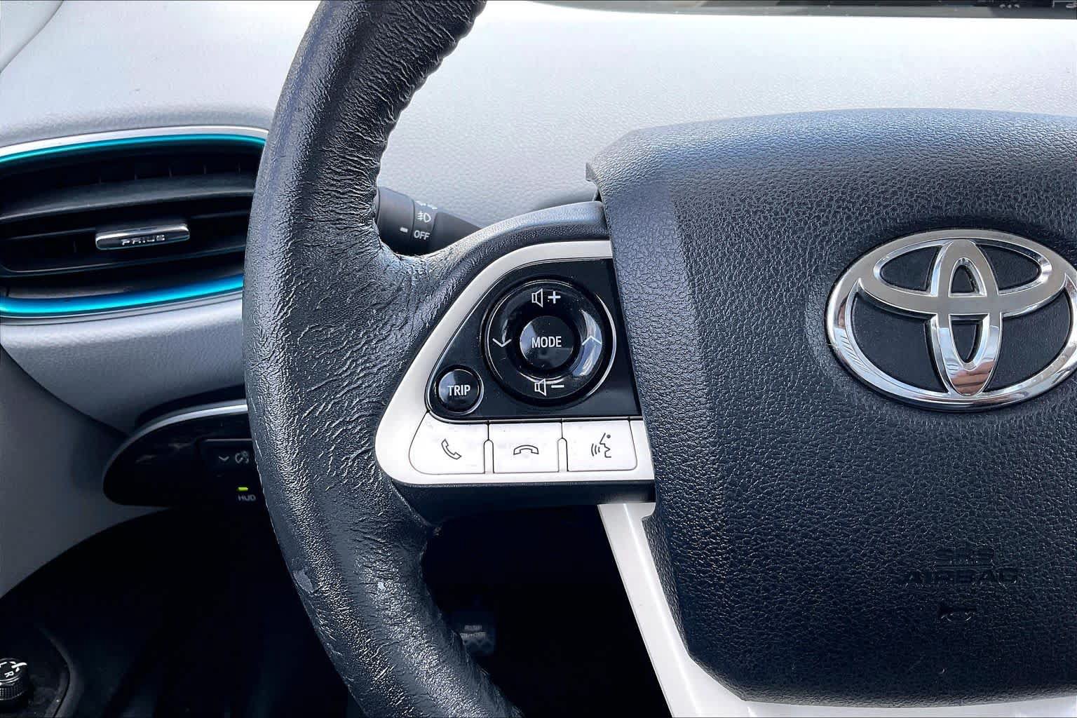 Used 2017 Toyota Prius Prime Advanced w/ Preferred Accessory Package FWD image 23