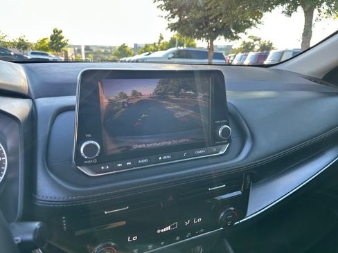 Used 2023 Nissan Rogue SV FWD image 25