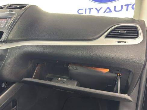 Used 2018 Dodge Journey SE image 39