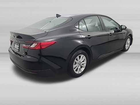 Used 2026 Toyota Camry LE FWD image 5