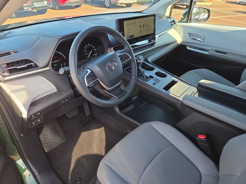 Certified 2026 Toyota Sienna XLE AWD/4WD image 15