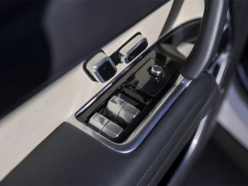 Used 2023 Land Rover Range Rover SV image 23