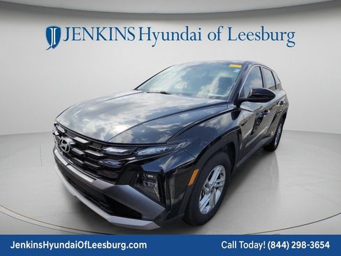 Certified 2025 Hyundai Tucson SE FWD image 9