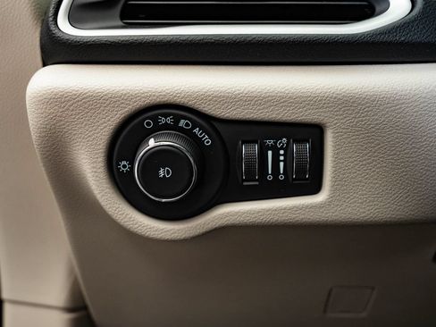 Used 2022 Chrysler Pacifica Touring-L FWD image 39
