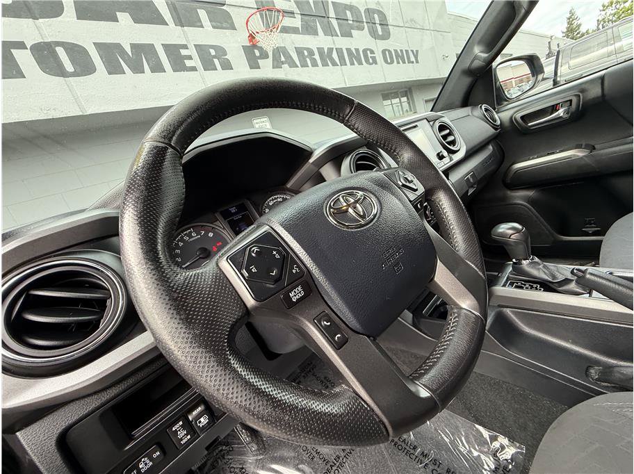 Used 2017 Toyota Tacoma TRD Off-Road w/ Tow Package RWD image 8