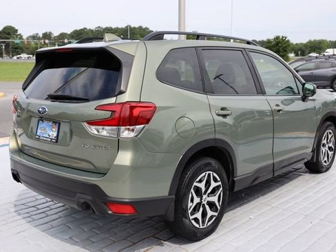 Used 2021 Subaru Forester Premium AWD/4WD image 5