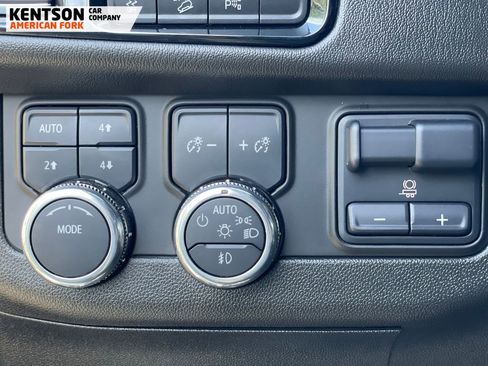 Used 2025 GMC Yukon XL Denali w/ Advanced Technology Package AWD/4WD image 22