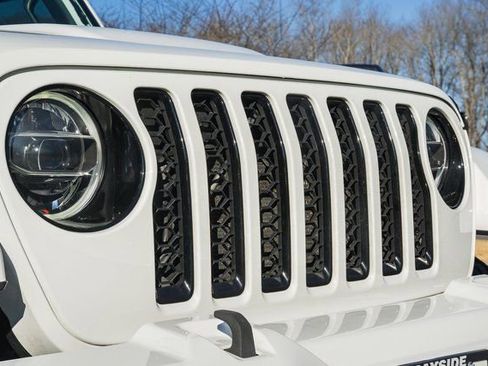 Used 2022 Jeep Gladiator Overland image 19