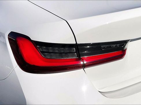 Used 2023 BMW 330i Sedan w/ Convenience Package RWD image 27