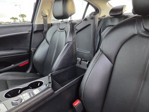 Used 2025 Genesis G70 2.5T image 27