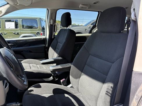 Used 2019 Dodge Grand Caravan SE w/ Power Convenience Group I FWD image 11