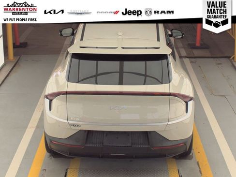 Used 2024 Kia EV6 Light AWD/4WD image 9