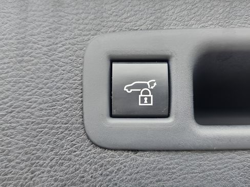Certified 2025 Toyota Sienna XLE FWD image 11