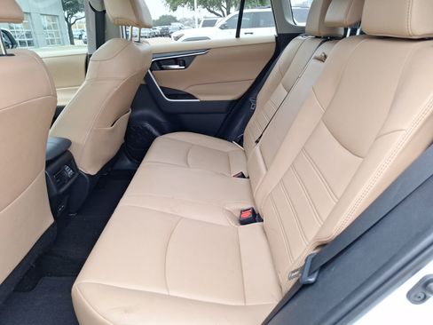 Used 2022 Toyota RAV4 XLE Premium image 30