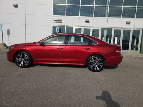 Used 2021 Volkswagen Passat 2.0T SE FWD image 9