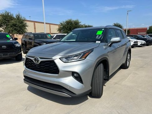Used 2025 Toyota Highlander Platinum AWD/4WD image 8