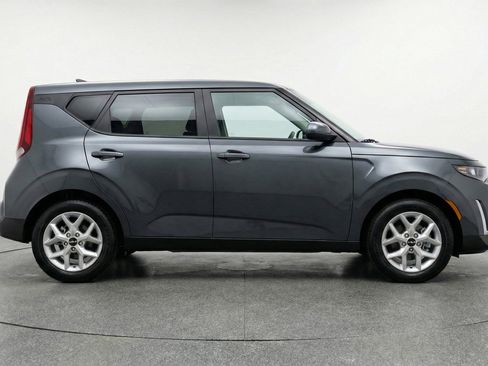 Used 2025 Kia Soul LX w/ LX Technology Package image 11