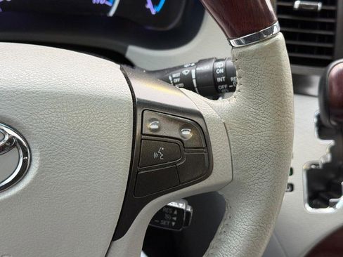 Used 2014 Toyota Sienna Limited image 21
