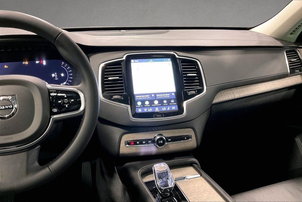 Certified 2024 Volvo XC90 B6 Ultimate w/ Protection Package Premier AWD/4WD image 10