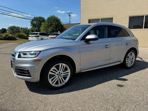 Used 2018 Audi Q5 2.0T Premium Plus w/ Premium Plus Package AWD/4WD image 4