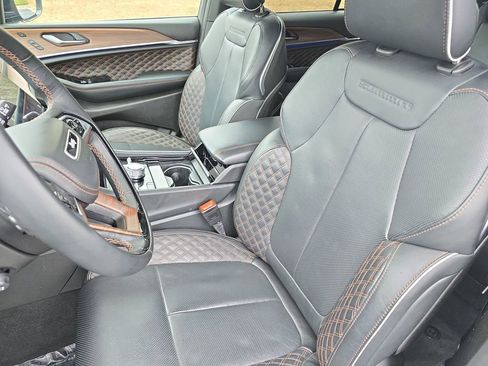 Used 2025 Jeep Grand Cherokee Summit AWD/4WD image 15
