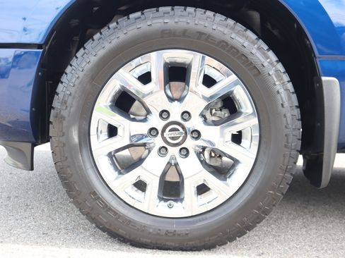 Used 2021 Nissan Titan SV w/ SV Convenience Package AWD/4WD image 12
