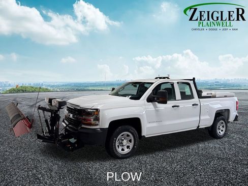 Used 2018 Chevrolet Silverado 1500 W/T w/ Trailering Package AWD/4WD image 2