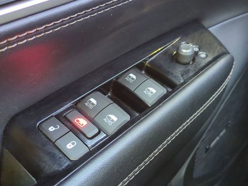 Used 2024 Jeep Wagoneer L Series II w/ Flexible Seating Group image 32