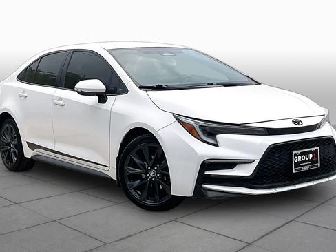Used 2024 Toyota Corolla SE FWD image 2