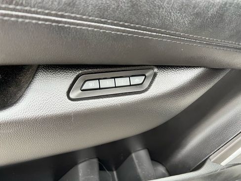 Used 2015 Cadillac Escalade Premium image 16