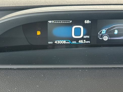 Certified 2017 Toyota Prius Four w/ Advanced Technology Package image 31