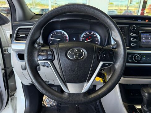 Used 2015 Toyota Highlander LE image 20