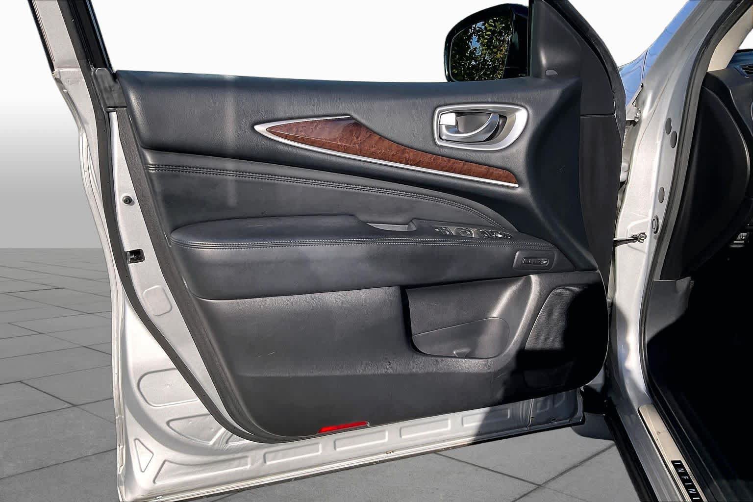 Used 2013 INFINITI JX35 AWD w/ Premium Pkg image 21