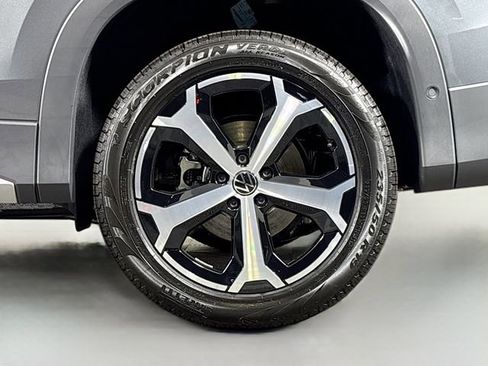 New 2026 Volkswagen Tiguan SE AWD/4WD image 32