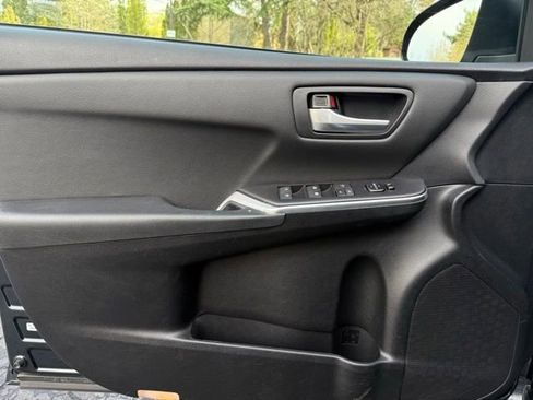 Used 2015 Toyota Camry SE image 22