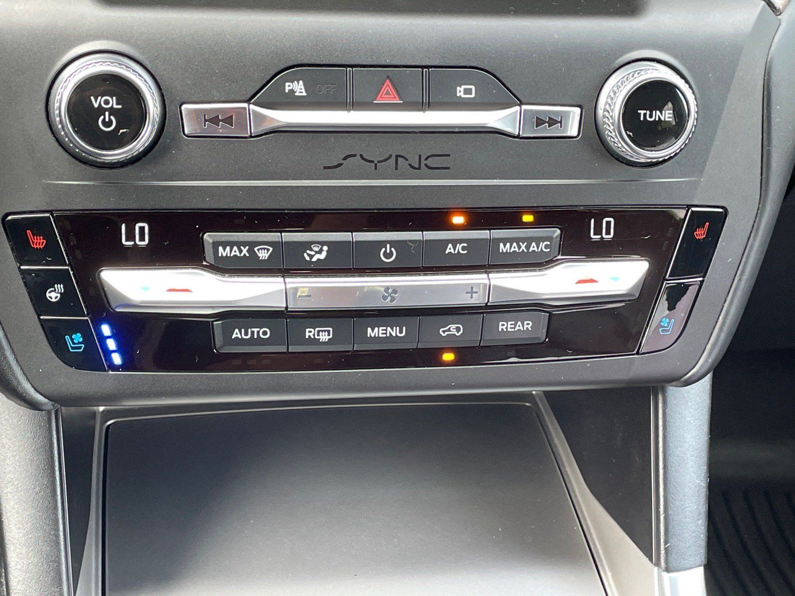 Used 2020 Ford Explorer Platinum AWD/4WD image 17